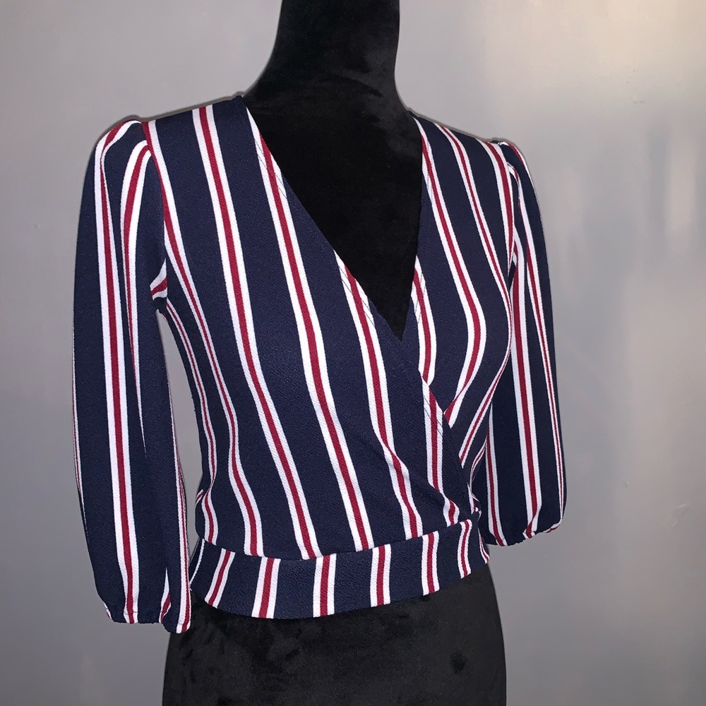 Cropped Blouse - Picture 2 of 4